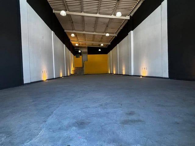 Loja com 130m², para alugar, no bairro Praia Campista em Macaé