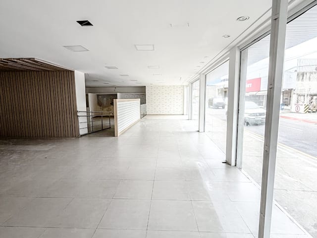 Loja com 480m², para alugar, no bairro Centro em Macaé