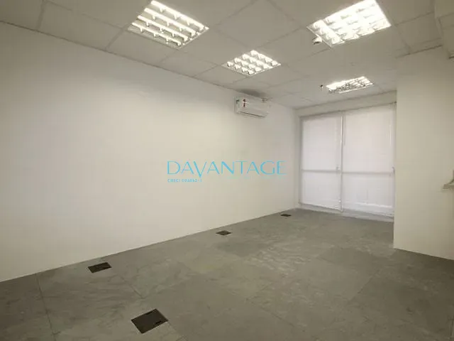 Conjunto comercial com 24m², para alugar, no bairro Liberdade em São Paulo