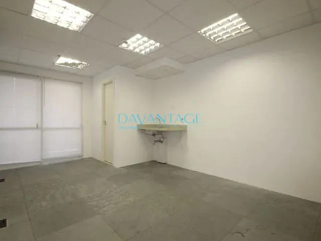 Conjunto comercial com 24m², para alugar, no bairro Liberdade em São Paulo