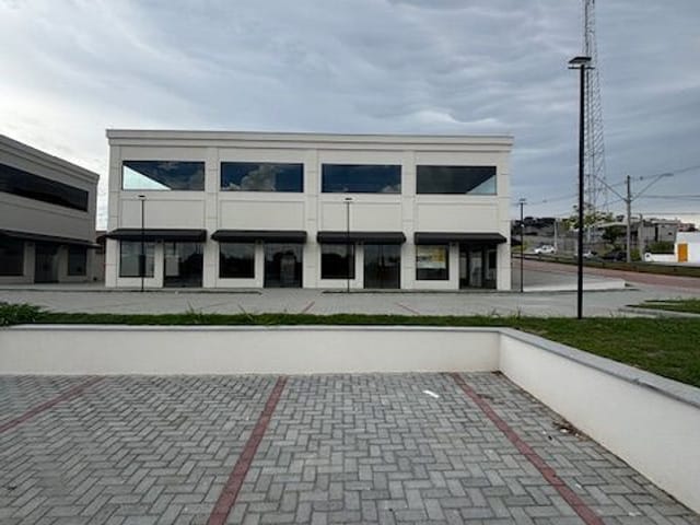 Loja com 122m², para alugar, no bairro Condomínio Residencial Colinas do Paratehy em São José dos Campos