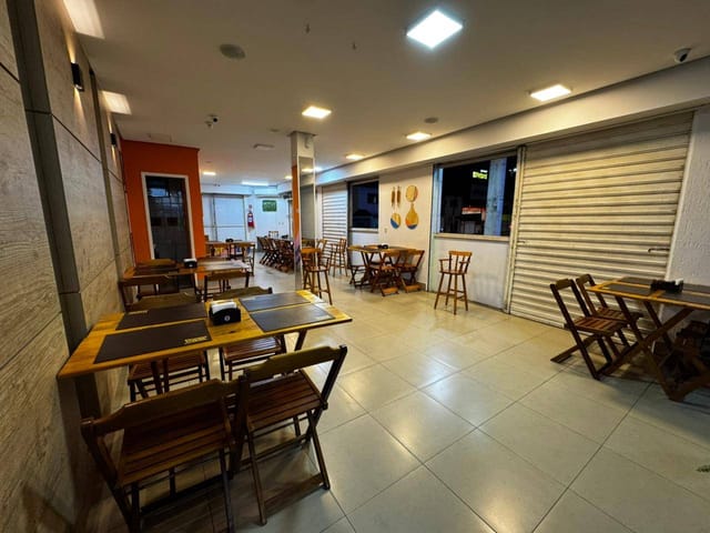 Loja com 648m², à venda, no bairro Glória em Macaé