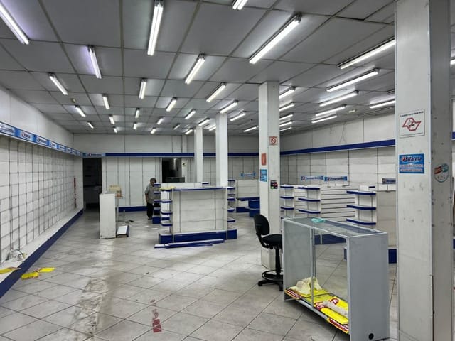 Loja com 300m², para alugar, no bairro Polvilho em Cajamar