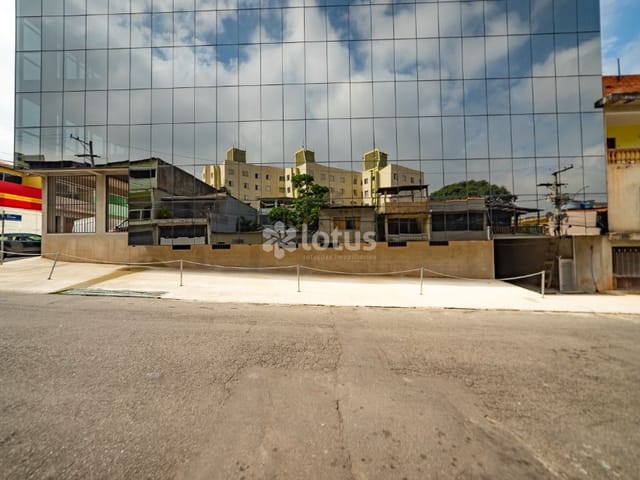 Loja com 300m², para alugar, no bairro Jardins (Polvilho) em Cajamar