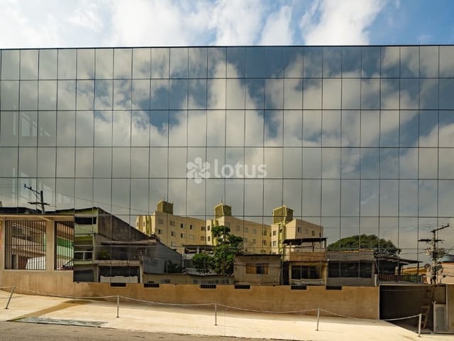 Loja com 300m², para alugar, no bairro Jardins (Polvilho) em Cajamar