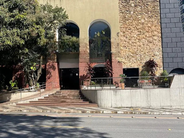 Loja à venda ou para alugar, no bairro Chácara Santo Antônio (Zona Sul) em São Paulo