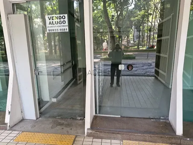 Loja à venda ou para alugar, no bairro República em São Paulo