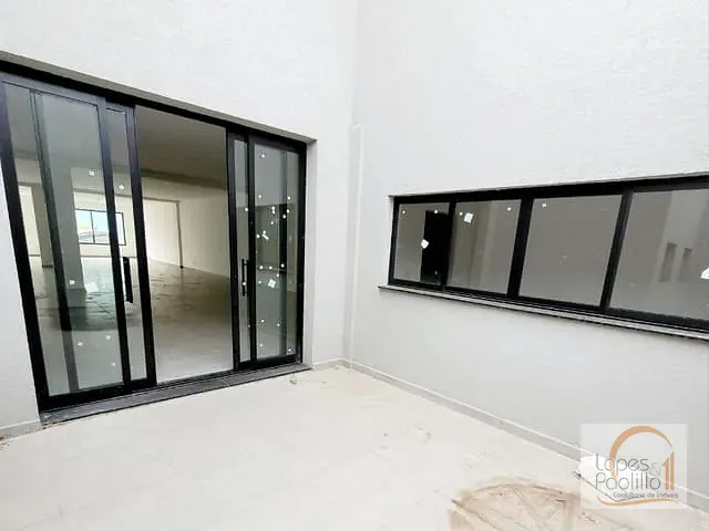 Loja com 275m², para alugar, no bairro Centro em Bom Jesus dos Perdões