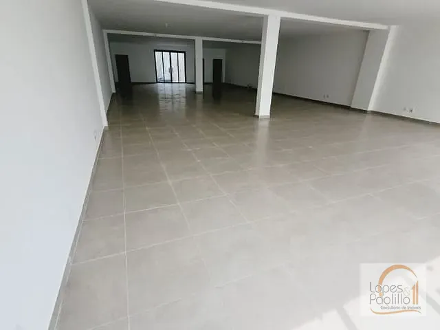 Loja com 275m², para alugar, no bairro Centro em Bom Jesus dos Perdões