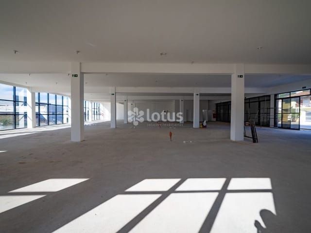 Loja com 900m², para alugar, no bairro Ipês (Polvilho) em Cajamar