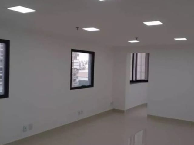 Loja com 84m², à venda ou para alugar, no bairro Moema em São Paulo