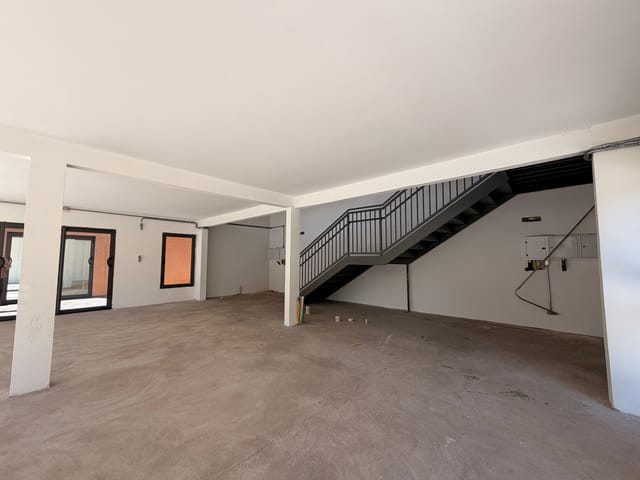 Loja com 184m², para alugar, no bairro Jardim do Lago em Londrina