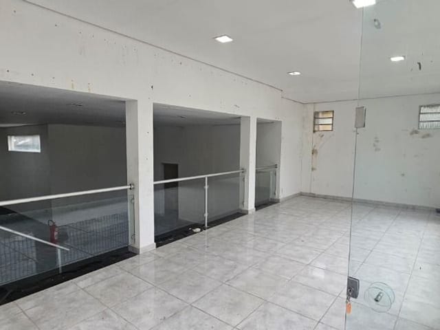 Loja com 140m², para alugar, no bairro Centro em Várzea Paulista