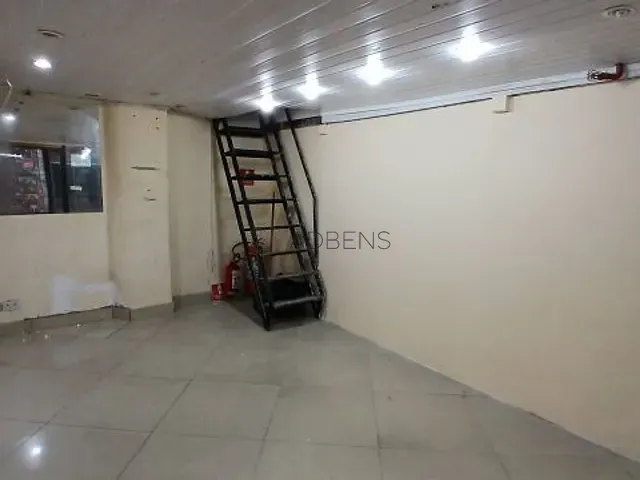 Loja à venda ou para alugar, no bairro República em São Paulo