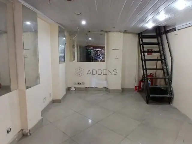 Loja à venda ou para alugar, no bairro República em São Paulo