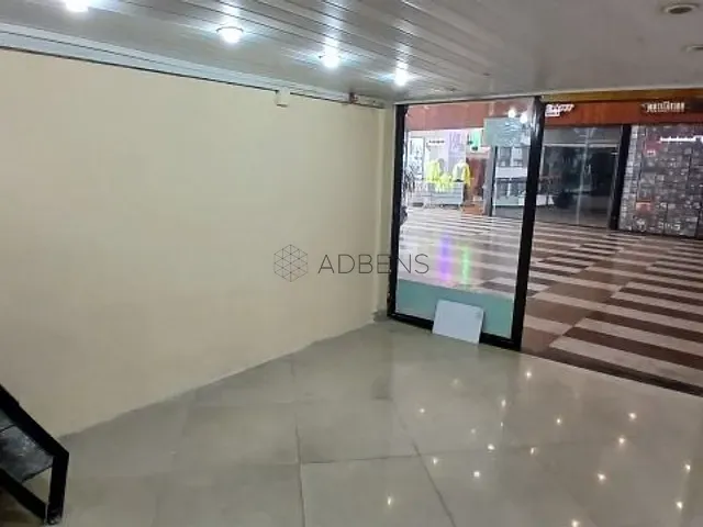 Loja à venda ou para alugar, no bairro República em São Paulo