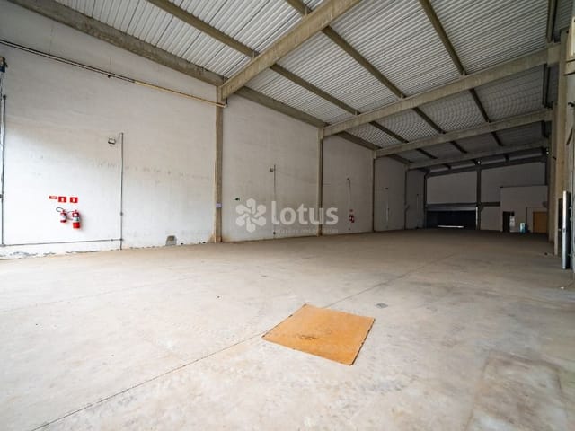 Loja com 800m², para alugar, no bairro Portais (Polvilho) em Cajamar