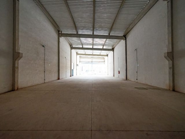 Loja com 800m², para alugar, no bairro Portais (Polvilho) em Cajamar