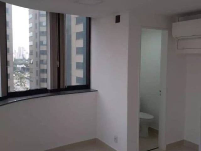 Loja com 124m², à venda ou para alugar, no bairro Moema em São Paulo