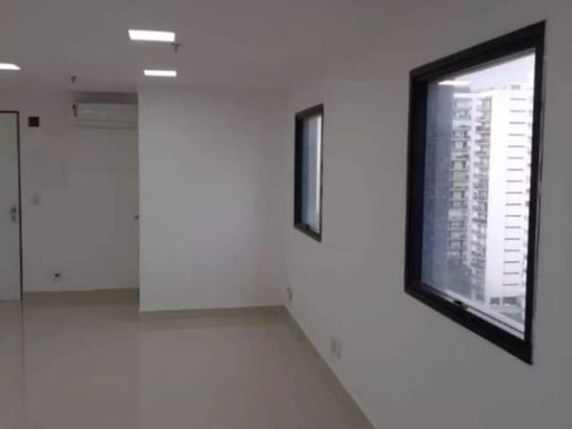 Loja com 124m², à venda ou para alugar, no bairro Moema em São Paulo