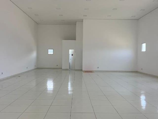 Loja com 324m², para alugar, no bairro Portais (Polvilho) em Cajamar