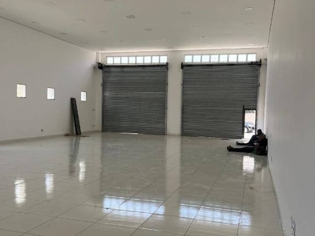 Loja com 324m², para alugar, no bairro Portais (Polvilho) em Cajamar