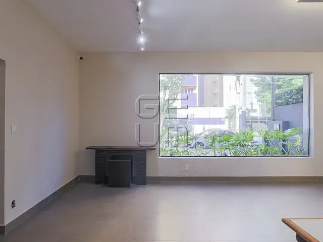 Loja com 480m², para alugar, no bairro Centro em Londrina