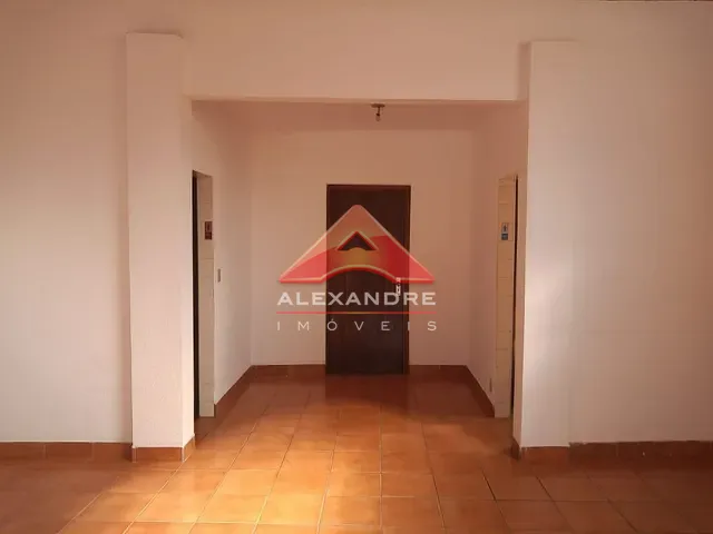 Loja com 300m², para alugar, no bairro Vila Tatetuba em São José dos Campos