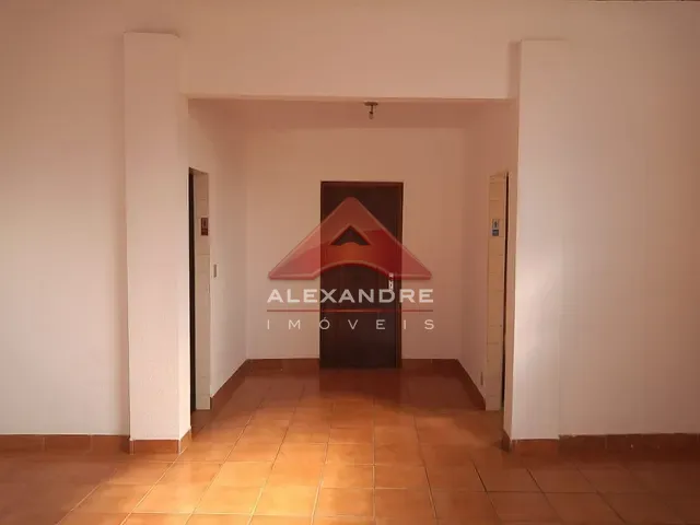 Loja com 300m², para alugar, no bairro Vila Tatetuba em São José dos Campos