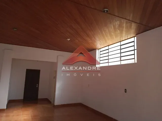 Loja com 300m², para alugar, no bairro Vila Tatetuba em São José dos Campos