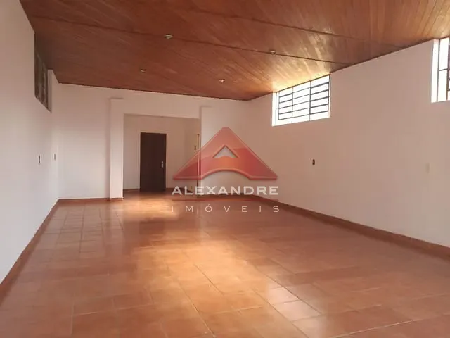 Loja com 300m², para alugar, no bairro Vila Tatetuba em São José dos Campos