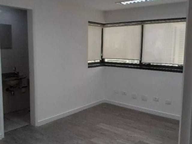 Loja com 90m², à venda ou para alugar, no bairro Vila Olímpia em São Paulo