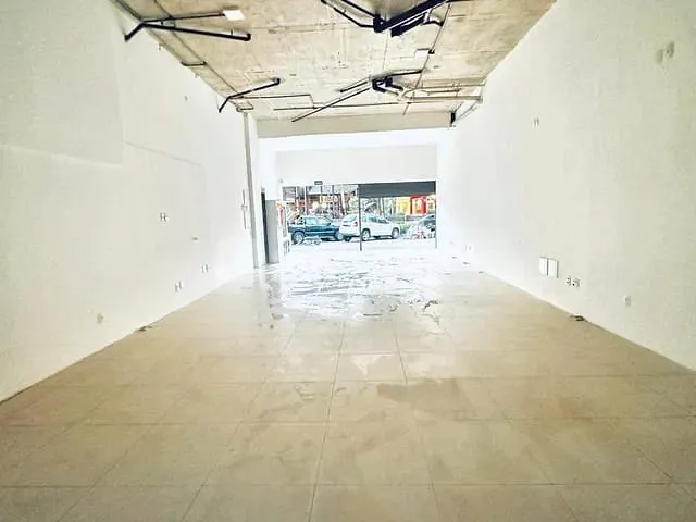 Loja à venda ou para alugar, no bairro Itaipava em Petrópolis