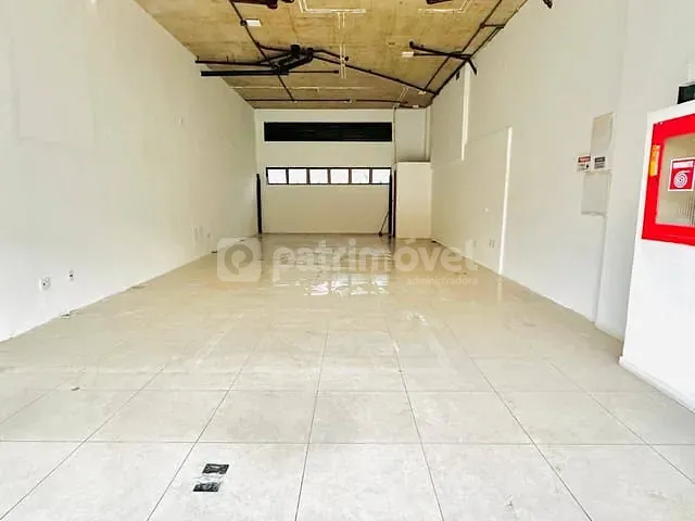 Loja à venda ou para alugar, no bairro Itaipava em Petrópolis