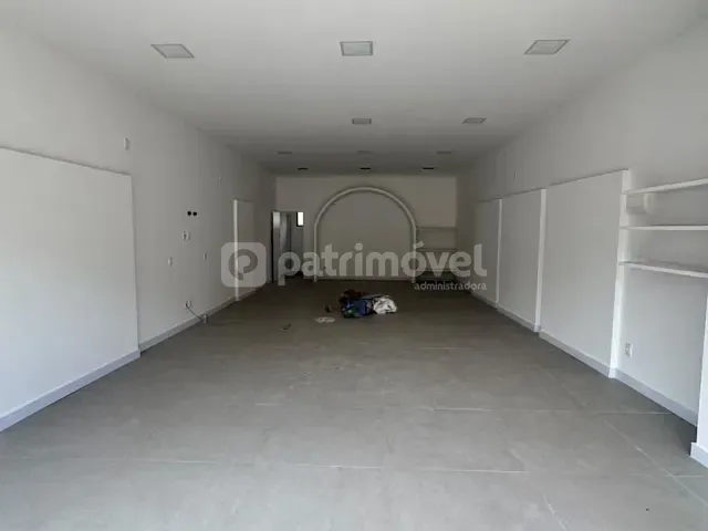 Loja à venda ou para alugar, no bairro Itaipava em Petrópolis