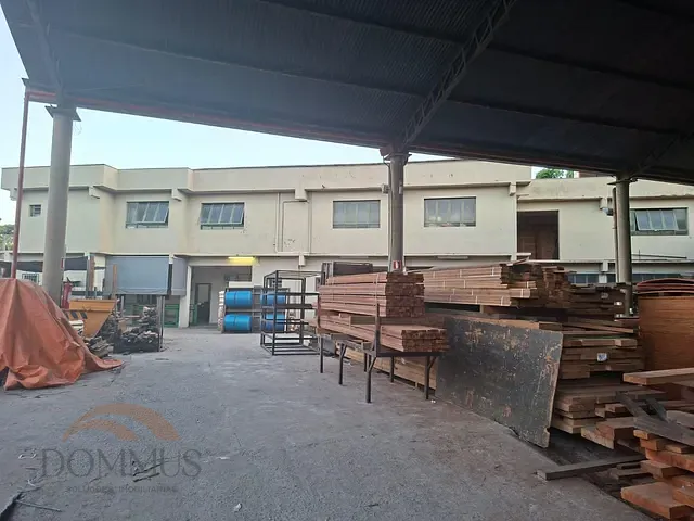 Loja com 2320m², à venda, no bairro Caravelas em Ipatinga