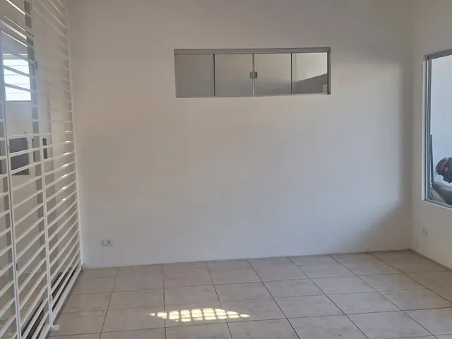 Loja com 250m², para alugar, no bairro Parque Residencial Alcântara em Londrina