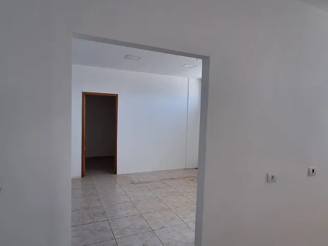 Loja com 250m², para alugar, no bairro Parque Residencial Alcântara em Londrina