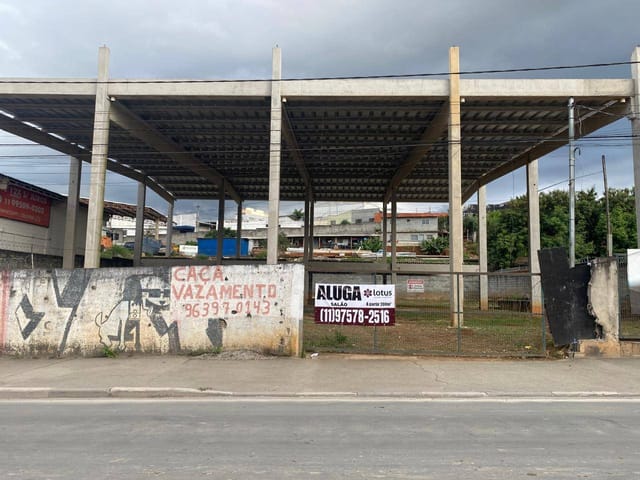 Loja para alugar, no bairro Jardim do Luar (Fazendinha) em Santana de Parnaíba