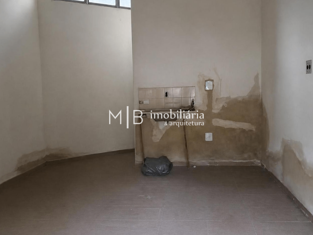 Loja para alugar, no bairro Popular em Cataguases