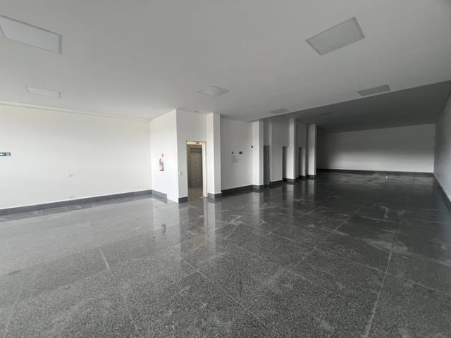 Loja com 279m², para alugar, no bairro Portais (Polvilho) em Cajamar