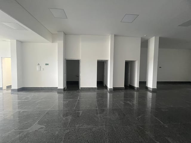 Loja com 279m², para alugar, no bairro Portais (Polvilho) em Cajamar