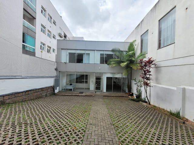 Loja com 700m², para alugar, no bairro Petrópolis em Porto Alegre