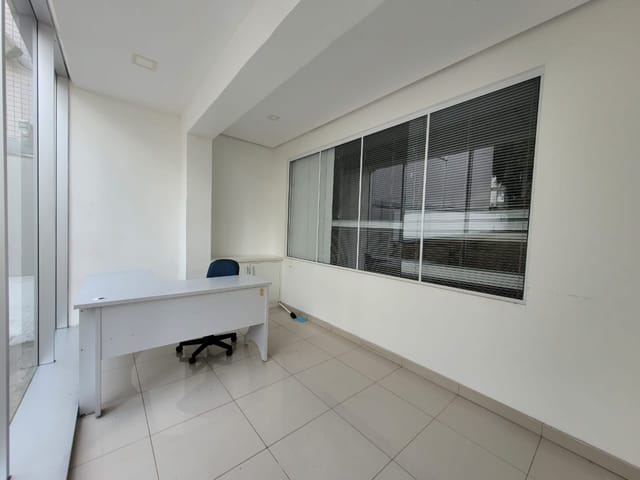 Loja com 700m², para alugar, no bairro Petrópolis em Porto Alegre
