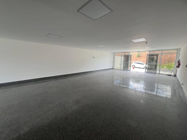 Loja com 135m², para alugar, no bairro Portais (Polvilho) em Cajamar