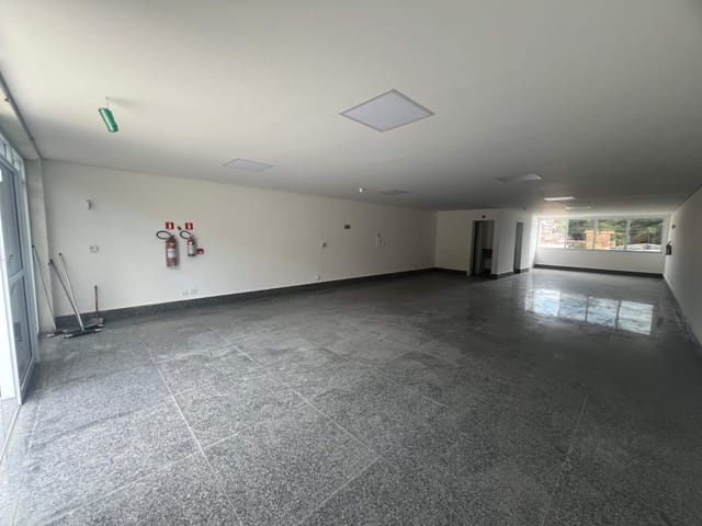 Loja com 135m², para alugar, no bairro Portais (Polvilho) em Cajamar