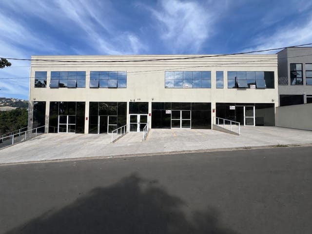 Loja com 135m², para alugar, no bairro Portais (Polvilho) em Cajamar