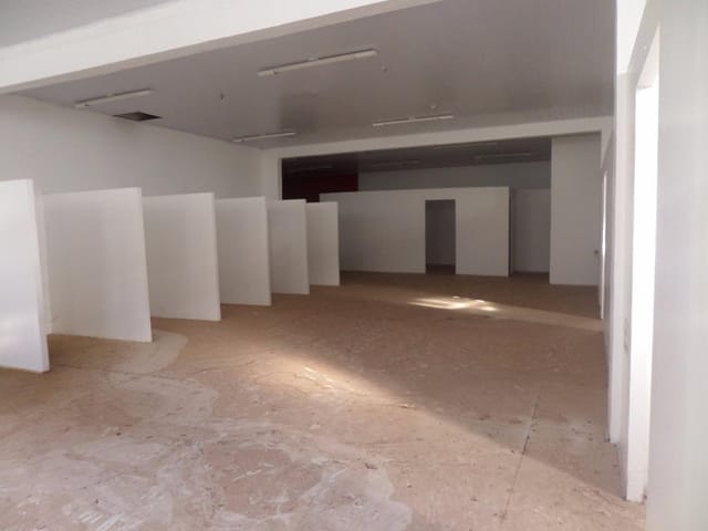 Loja com 300m², para alugar, no bairro Novo Parque São Vicente em Birigüi