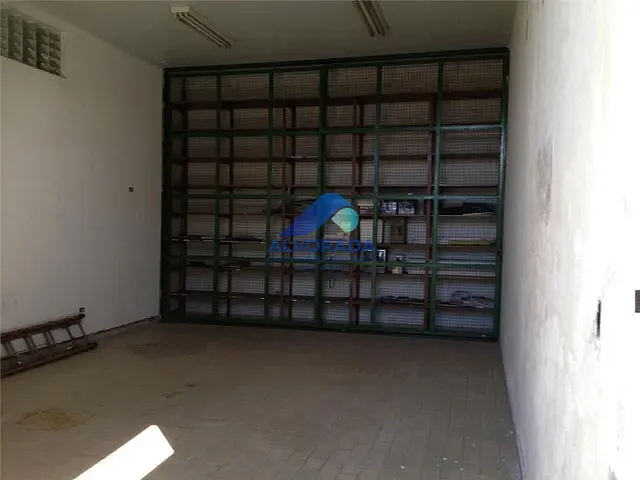 Loja com 350m², à venda ou para alugar, no bairro Palmeiras de São José em São José dos Campos