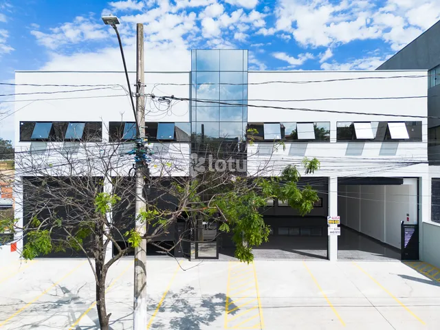 Loja com 200m², para alugar, no bairro Portais (Polvilho) em Cajamar
